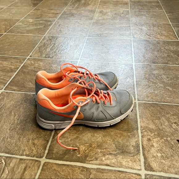 Nike running shoes - Picture 2 of 5